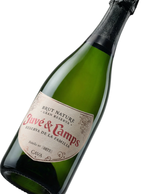 Primer plano de la etiqueta del cava Juvé & Camps Reserva de la Familia Brut Nature Gran Reserva, D.O. Cava.