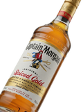 Primer plano de la botella de bebida espirituosa Captain Morgan Original Spiced Gold.