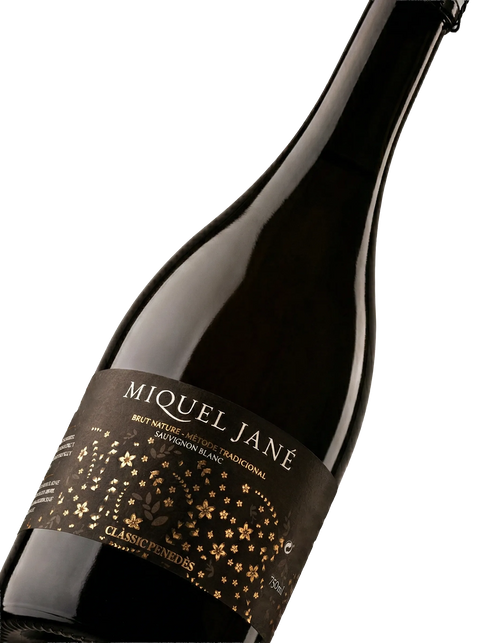 Primer plano de la botella de vino espumoso Miquel Jané Classic Penedès Sauvignon.