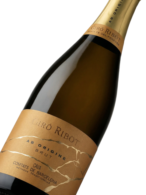 Primer plano de la etiqueta del cava ecológico Giró Ribot Ab Origine Brut, D.O. Cava.