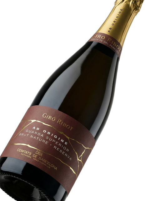 Primer plano de la etiqueta del cava Giró Ribot Ab Origine Brut Nature Reserva, D.O. Cava.