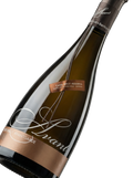Primer plano de la etiqueta del cava Giró Ribot Avant Brut Reserva, D.O. Cava.