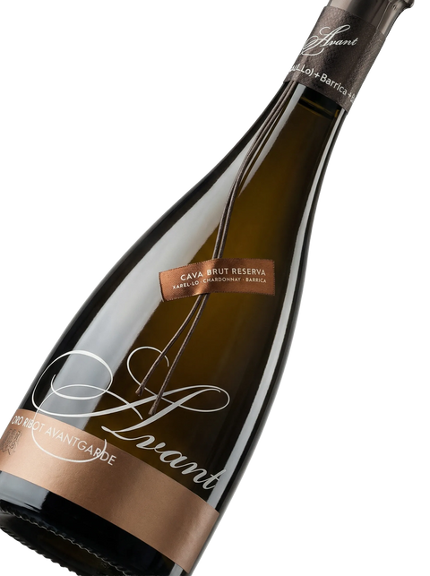 Primer plano de la etiqueta del cava Giró Ribot Avant Brut Reserva, D.O. Cava.