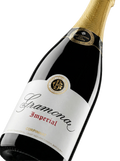 Primer plano de la etiqueta del vino espumoso Gramona Imperial Brut, Corpinnat.