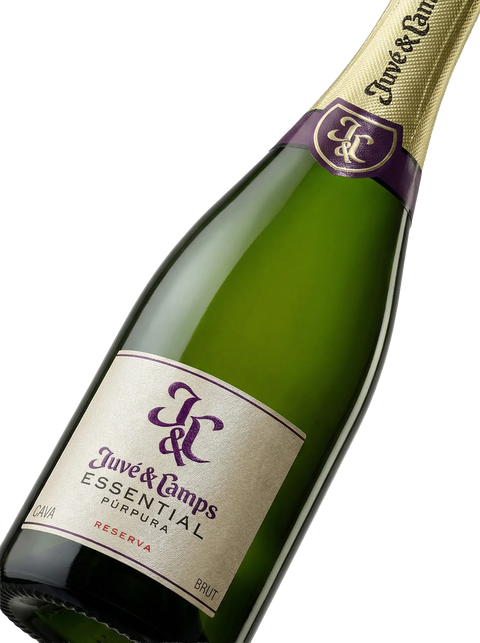 Primer plano de la etiqueta del cava Juvé & Camps Essential Púrpura Reserva Brut, D.O. Cava.