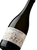 Primer plano de la botella de vino espumoso Miquel Jané Classic Penedès Parellada.
