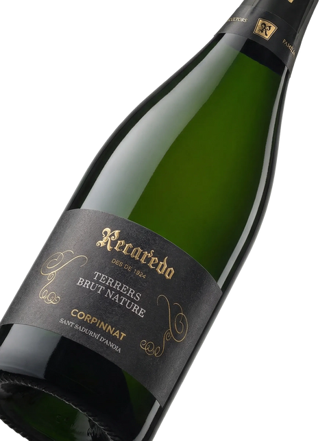 Primer plano de la etiqueta del vino espumoso Recaredo Terrers Brut Nature Gran Reserva, Corpinnat.