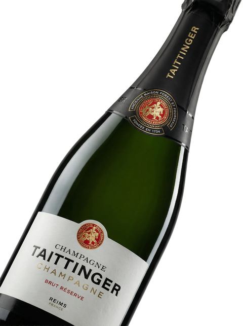 Primer plano de la etiqueta del Champagne Taittinger Brut Réserve, AOC Champagne.