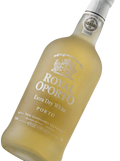Primer plano de la botella clásica de vino generoso Royal Oporto Extra Dry White.