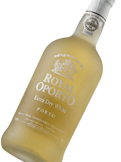 Primer plano de la botella clásica de vino generoso Royal Oporto Extra Dry White.
