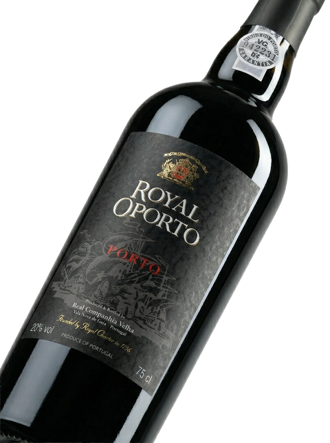 Primer plano de la botella de vino generoso Royal Oporto Late Bottled Vintage (LBV)