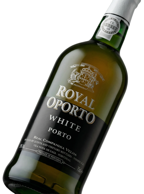 Primer plano de la botella de vino generoso Royal Oporto White.