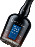 Primer plano de la elegante botella negra de Ron Dictador 20 Años de Colombia.