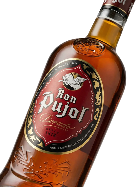 Primer plano de la botella de 1 litro de Ron Pujol.