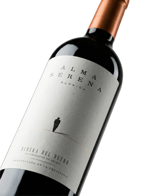 Primer plano de la etiqueta del vino tinto Alma Serena Barrica, D.O. Cariñena.