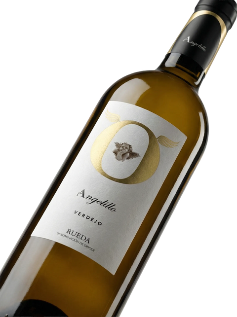 Primer plano de la etiqueta del vino blanco Angelillo Verdejo, D.O. Rueda
