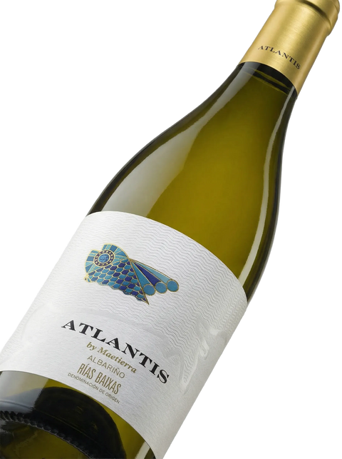 Primer plano de la etiqueta del vino blanco Atlantis Albariño, D.O. Rías Baixas