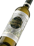 Primer plano de la botella de vino blanco Familia Valdelana Semidulce.