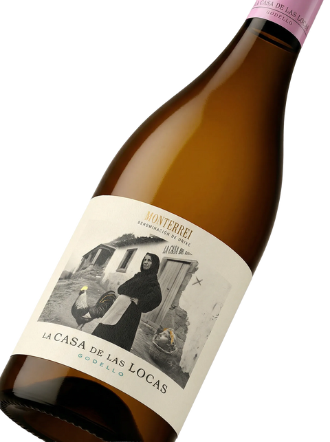 Primer plano de la botella de vino blanco La Casa de las Locas Godello, destacando su etiqueta.