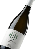 Primer plano de la etiqueta del vino blanco Baltana Xarel·lo, D.O. Penedès.