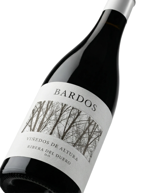 Primer plano de la etiqueta del vino tinto Bardos Viñedos de Altura, D.O. Ribera del Duero.