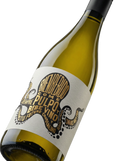 Primer plano de la etiqueta del vino blanco Bienbebido Pulpo, variedad Albariño.