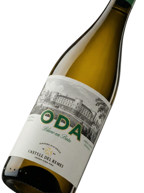 Primer plano de la etiqueta del vino blanco Castell del Remei Oda Blanc, D.O. Costers del Segre.