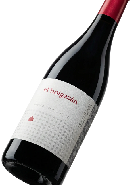 Primer plano de la etiqueta del vino tinto El Holgazán, D.O. Ribera del Duero.