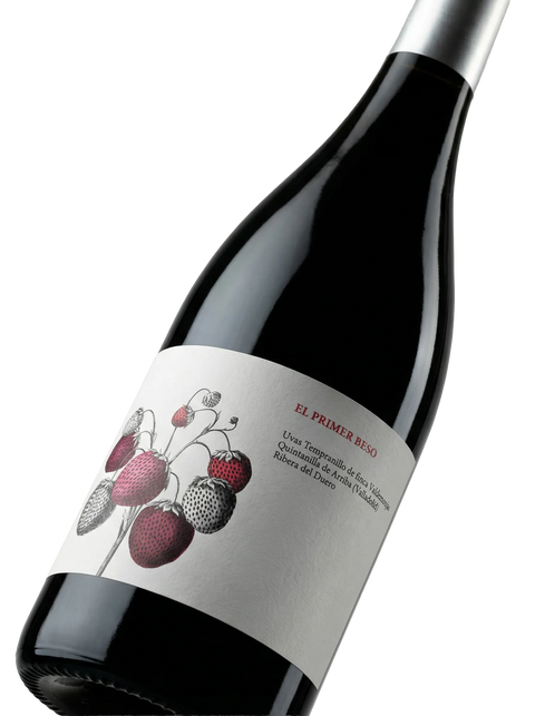 Primer plano de la etiqueta del vino tinto El Primer Beso, D.O.Ca. Rioja.