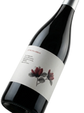 Primer plano de la etiqueta del vino tinto Entre Palabras, D.O. Ribera del Duero.