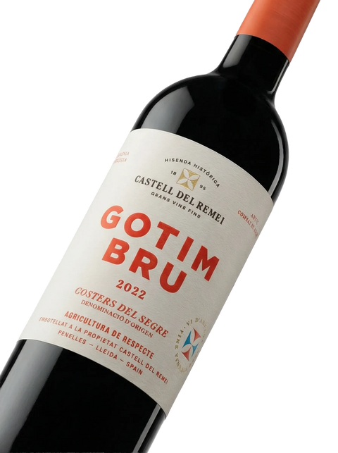 Primer plano de la etiqueta del vino tinto Gotim Bru de Castell del Remei, D.O. Costers del Segre.