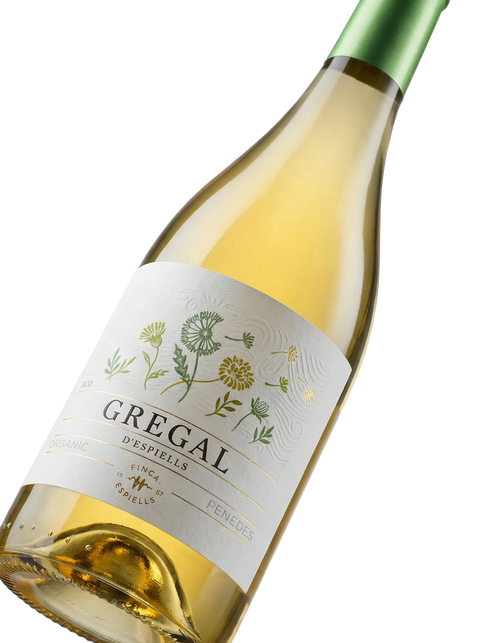 Primer plano de la etiqueta del vino blanco Gregal d'Espiells, de Juvé & Camps, D.O. Penedès.
