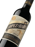 Primer plano de la etiqueta del vino tinto Hacienda López de Haro Reserva, D.O.Ca. Rioja.