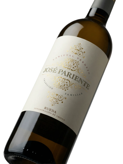 Primer plano de la etiqueta del vino blanco José Pariente Verdejo, D.O. Rueda.