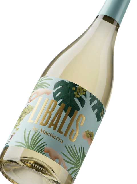 Primer plano de la etiqueta del vino blanco afrutado Libalis de Maetierra, elaborado con Moscatel, V.T. Valles de Sadacia.