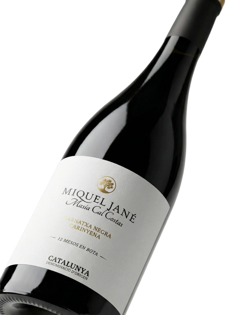 Primer plano de la etiqueta del vino tinto crianza Masia Cal Costas de Bodega Miquel Jané, Penedès.