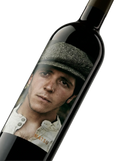 Primer plano de la etiqueta del vino tinto joven Matsu El Pícaro, con la imagen de un hombre joven, D.O. Toro.