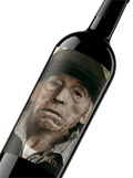 Primer plano de la etiqueta del vino tinto Matsu El Viejo, con la imagen de un hombre anciano, D.O. Toro.