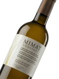 Primer plano de la etiqueta del vino blanco Mimat Blanc, elaborado con Garnacha Blanca, D.O. Terra Alta.