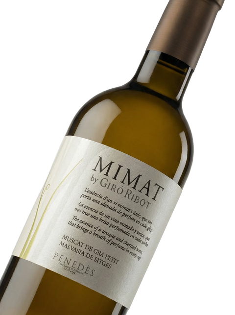 Primer plano de la etiqueta del vino blanco Mimat Blanc, elaborado con Garnacha Blanca, D.O. Terra Alta.