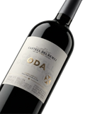 Primer plano de la etiqueta del vino tinto Oda Negre de Castell del Remei en formato Magnum (1,5 L), D.O. Costers del Segre.