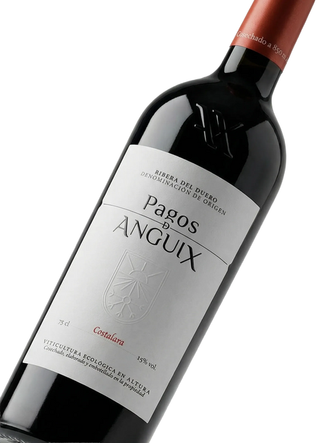 Primer plano de la etiqueta del vino tinto Pagos de Anguix Costalara, D.O. Ribera del Duero.