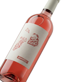 Primer plano de la botella de vino rosado Altavins Almodí.