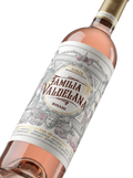 Primer plano de la botella de vino rosado Familia Valdelana.