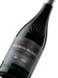 Primer plano de la etiqueta del vino tinto Ramón Bilbao Edición Limitada, D.O.C.a. Rioja.