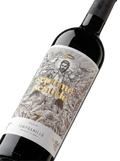 Primer plano de la etiqueta del vino tinto Séptimo Sentido, elaborado con Tempranillo, IGP Vino de la Tierra de Castilla.