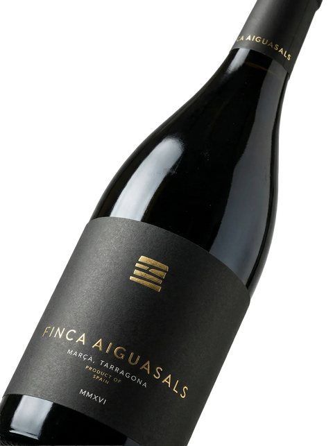 rimer plano de la botella de vino tinto Dosterras Finca Aiguasals.
