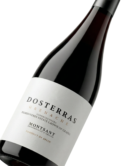 Primer plano de la botella de vino tinto Dosterras Garnatxa.