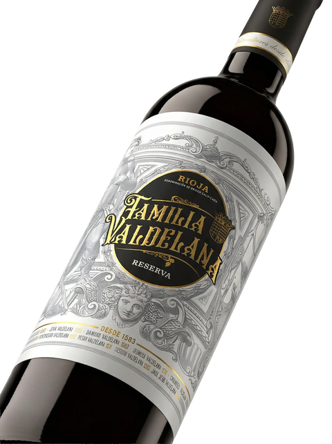 Primer plano de la botella de vino tinto Familia Valdelana Reserva.