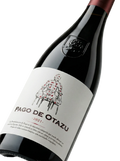 Primer plano de la botella de vino tinto Pago de Otazu 2021.